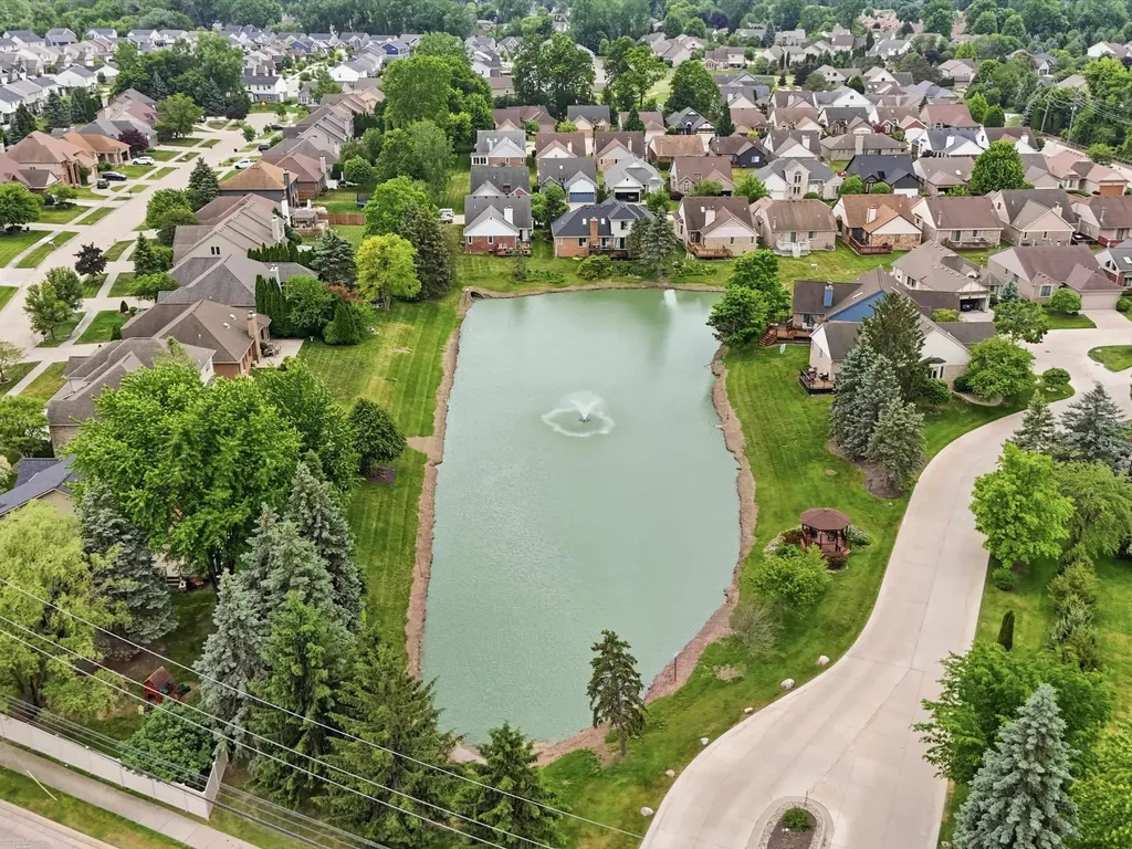41891 Clinton Pines Drive Clinton Charter Township MI 48038