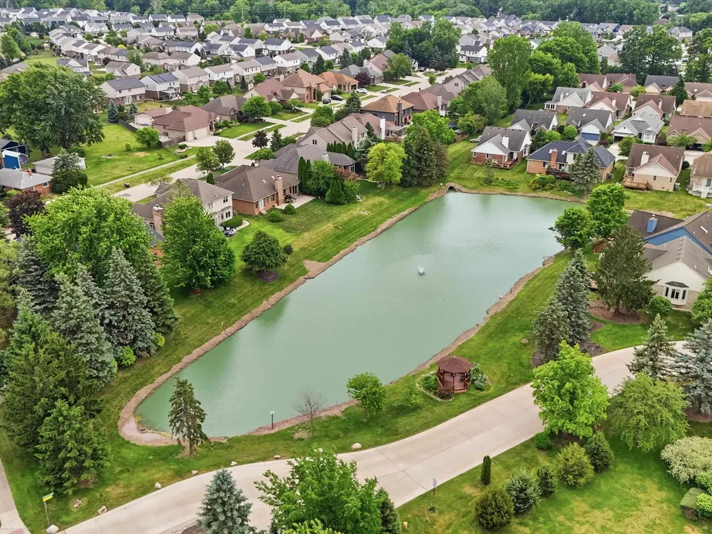 41891 Clinton Pines Drive Clinton Charter Township MI 48038