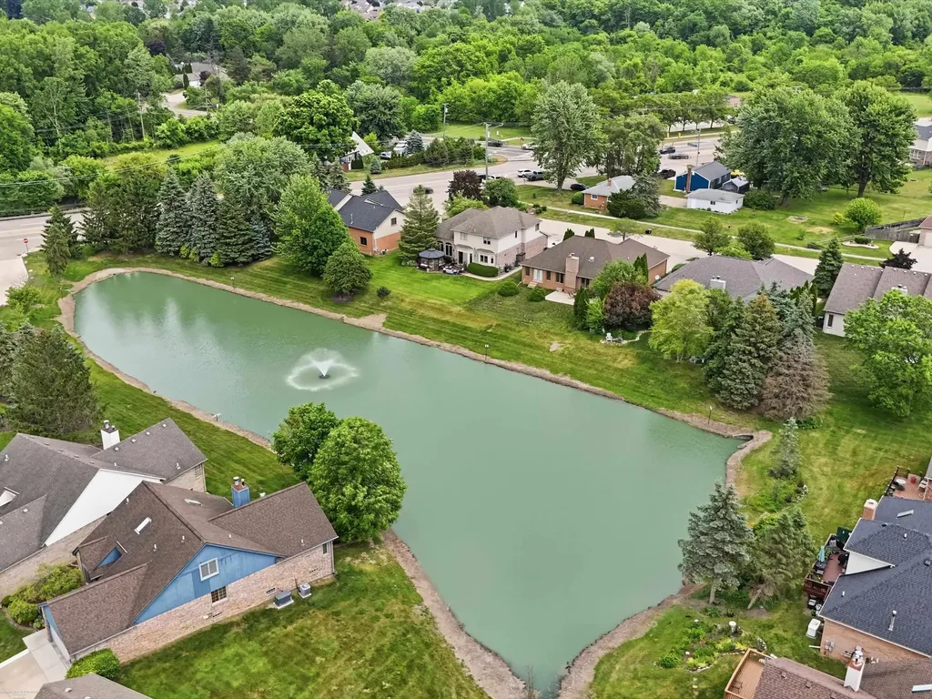 41891 Clinton Pines Drive Clinton Charter Township MI 48038