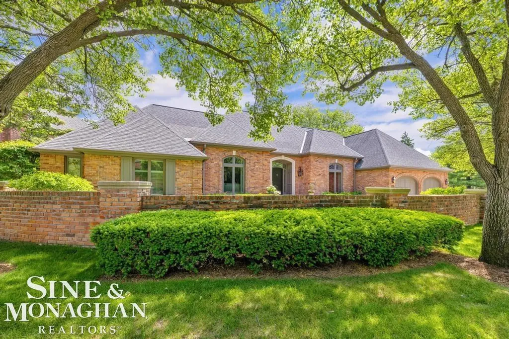 22 Windemere Place Grosse Pointe Farms City MI 48236