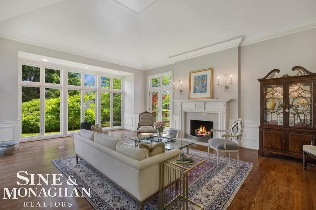 22 Windemere Place Grosse Pointe Farms City MI 48236