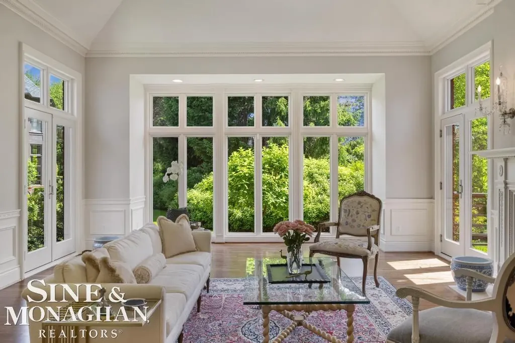 22 Windemere Place Grosse Pointe Farms City MI 48236