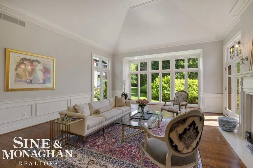 22 Windemere Place Grosse Pointe Farms City MI 48236