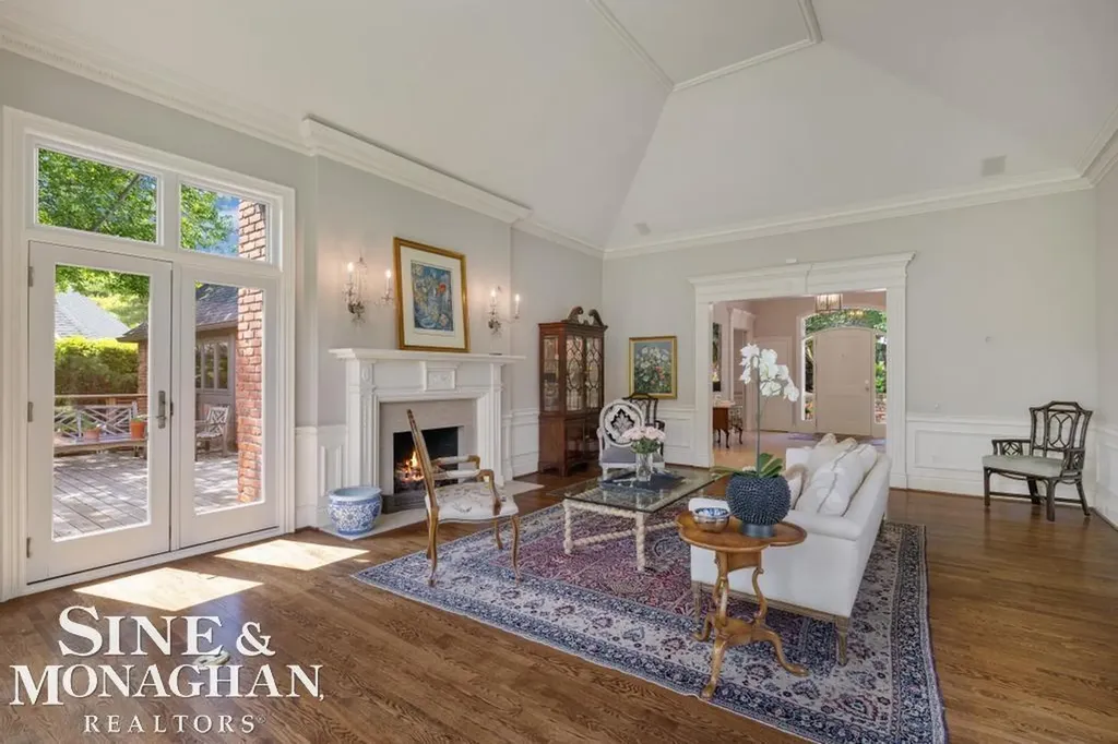 22 Windemere Place Grosse Pointe Farms City MI 48236