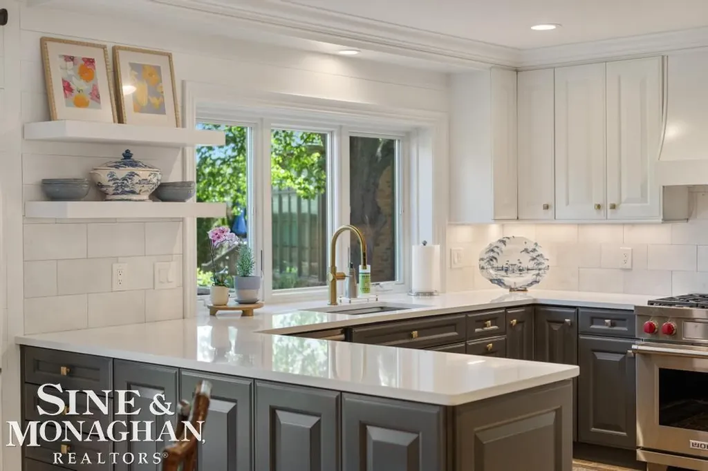 22 Windemere Place Grosse Pointe Farms City MI 48236