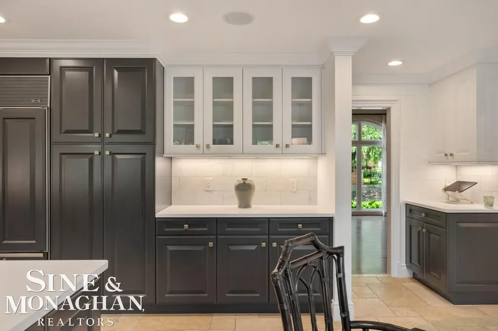22 Windemere Place Grosse Pointe Farms City MI 48236