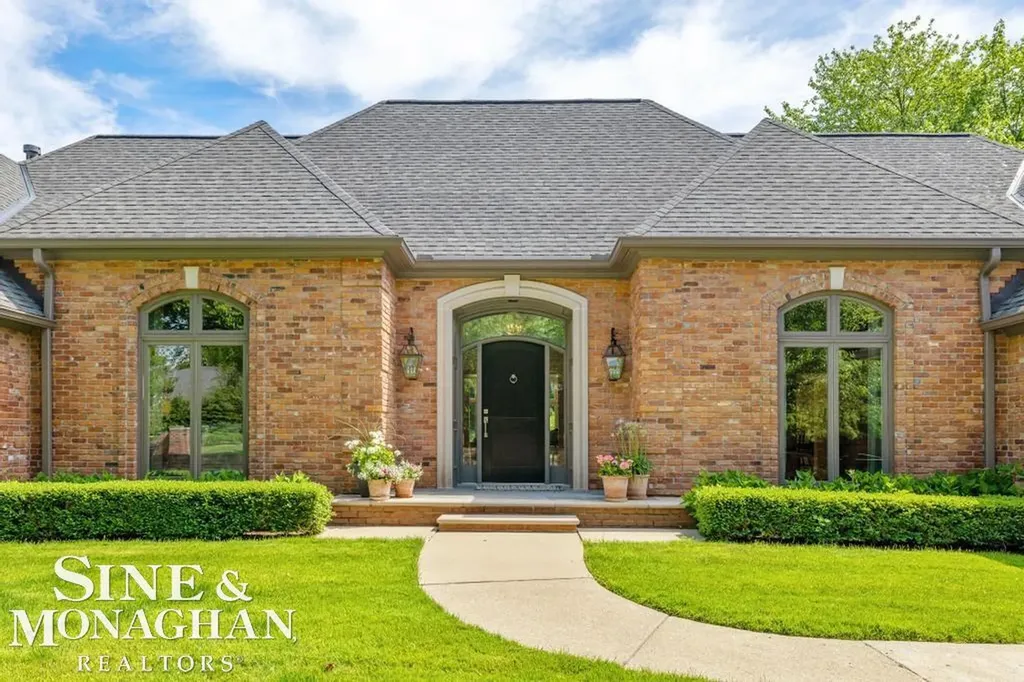 22 Windemere Place Grosse Pointe Farms City MI 48236