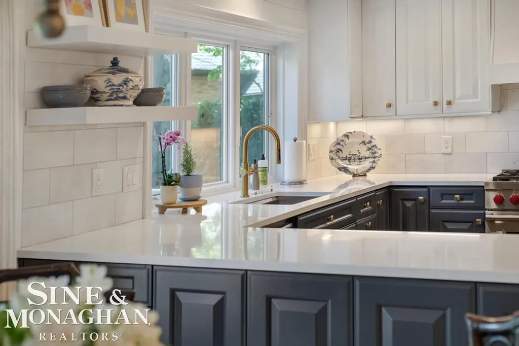22 Windemere Place Grosse Pointe Farms City MI 48236