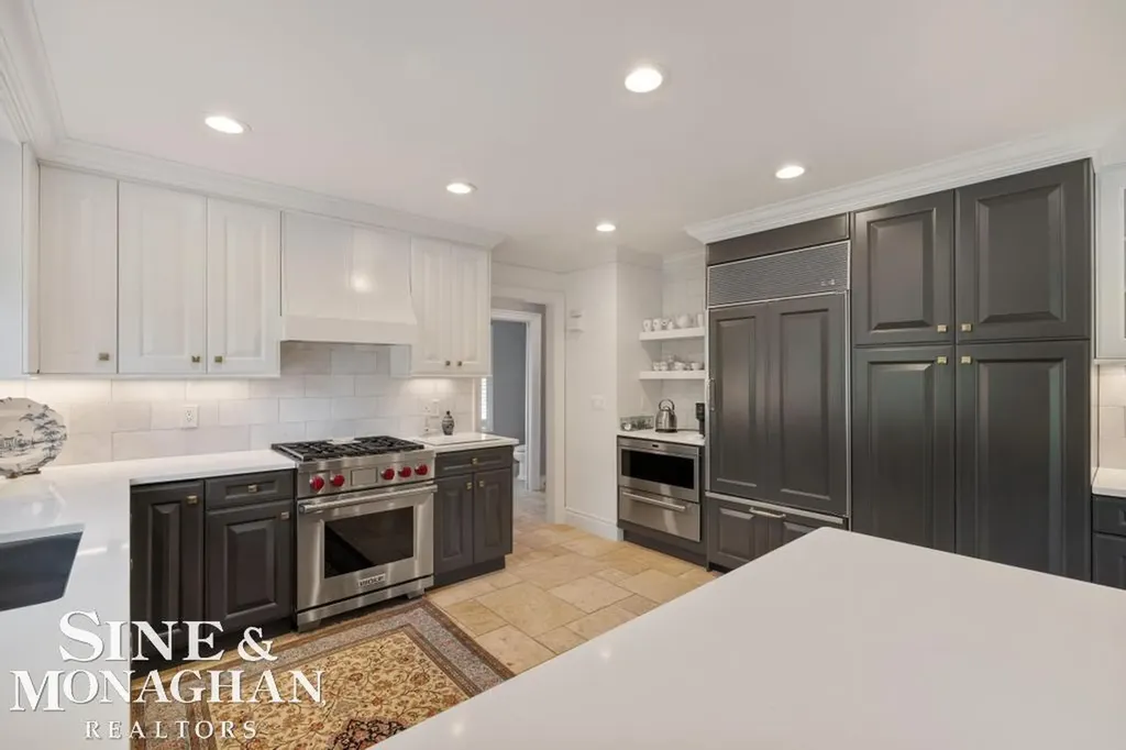 22 Windemere Place Grosse Pointe Farms City MI 48236