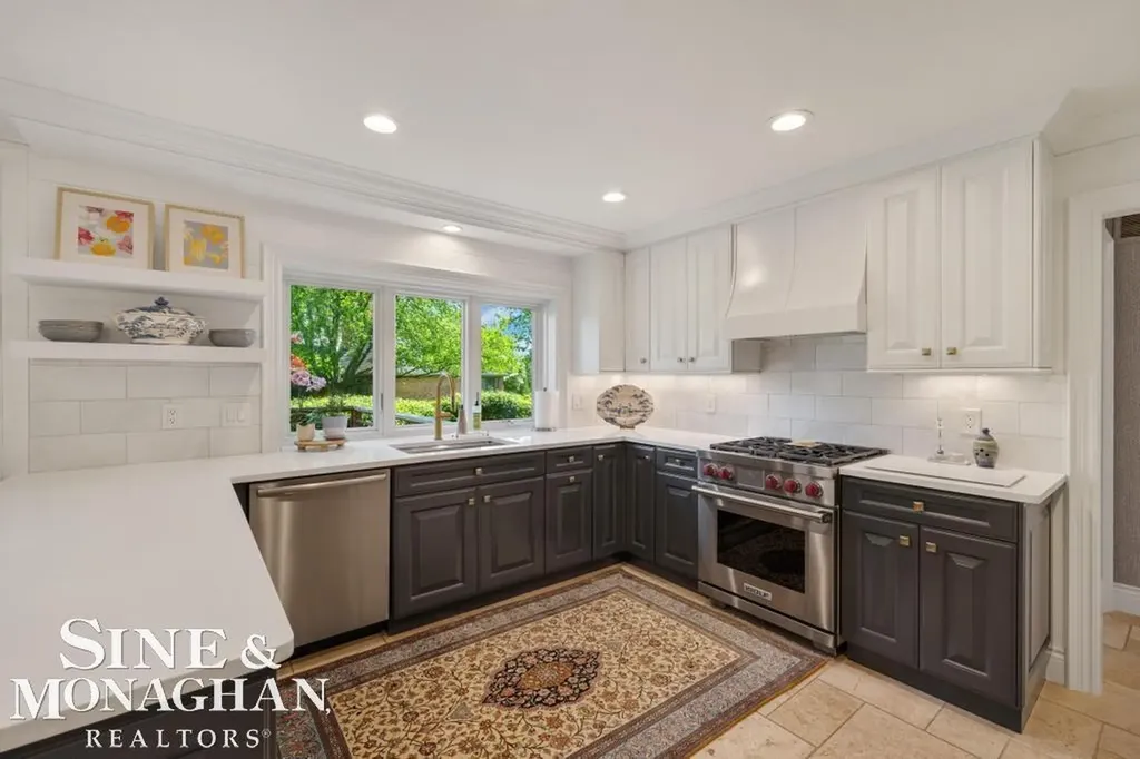 22 Windemere Place Grosse Pointe Farms City MI 48236