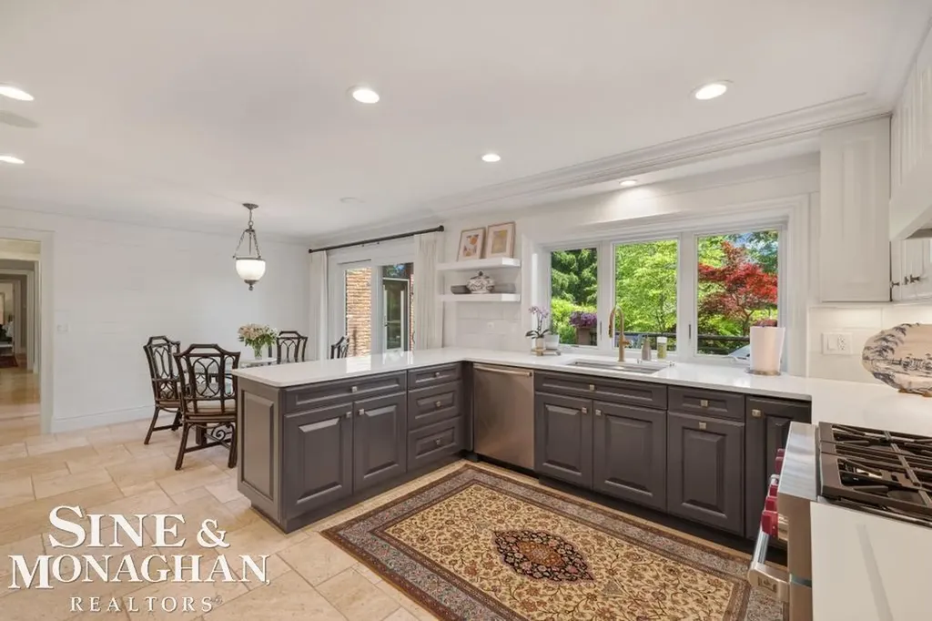 22 Windemere Place Grosse Pointe Farms City MI 48236