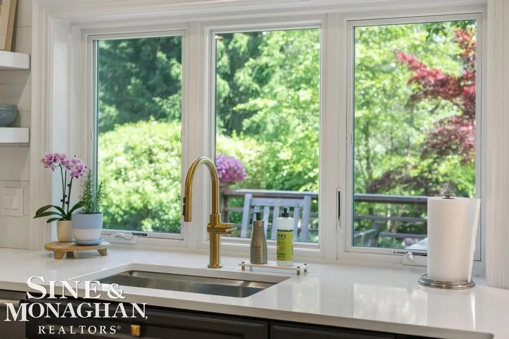 22 Windemere Place Grosse Pointe Farms City MI 48236