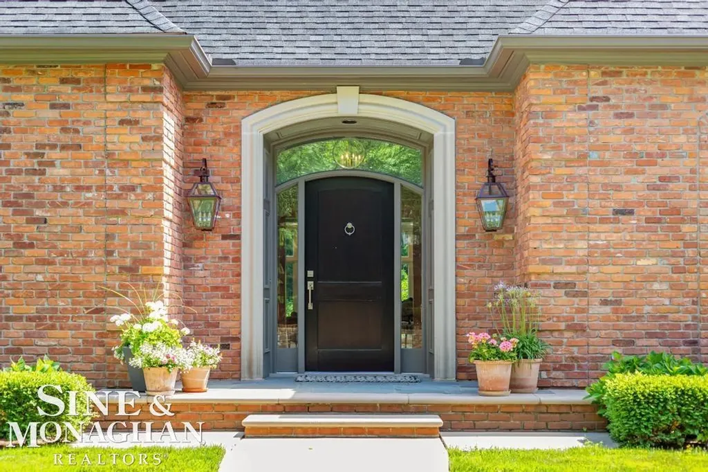 22 Windemere Place Grosse Pointe Farms City MI 48236