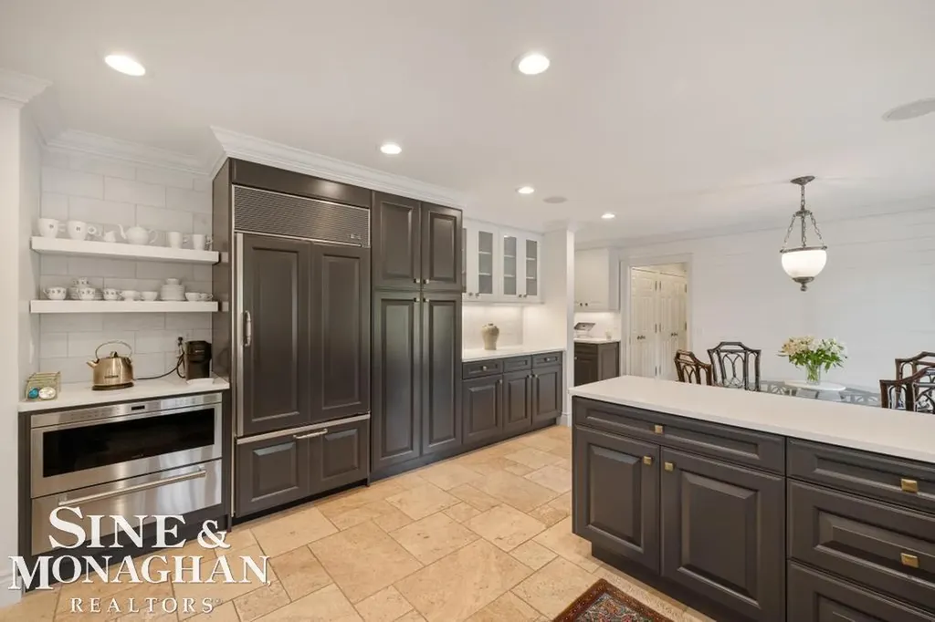 22 Windemere Place Grosse Pointe Farms City MI 48236
