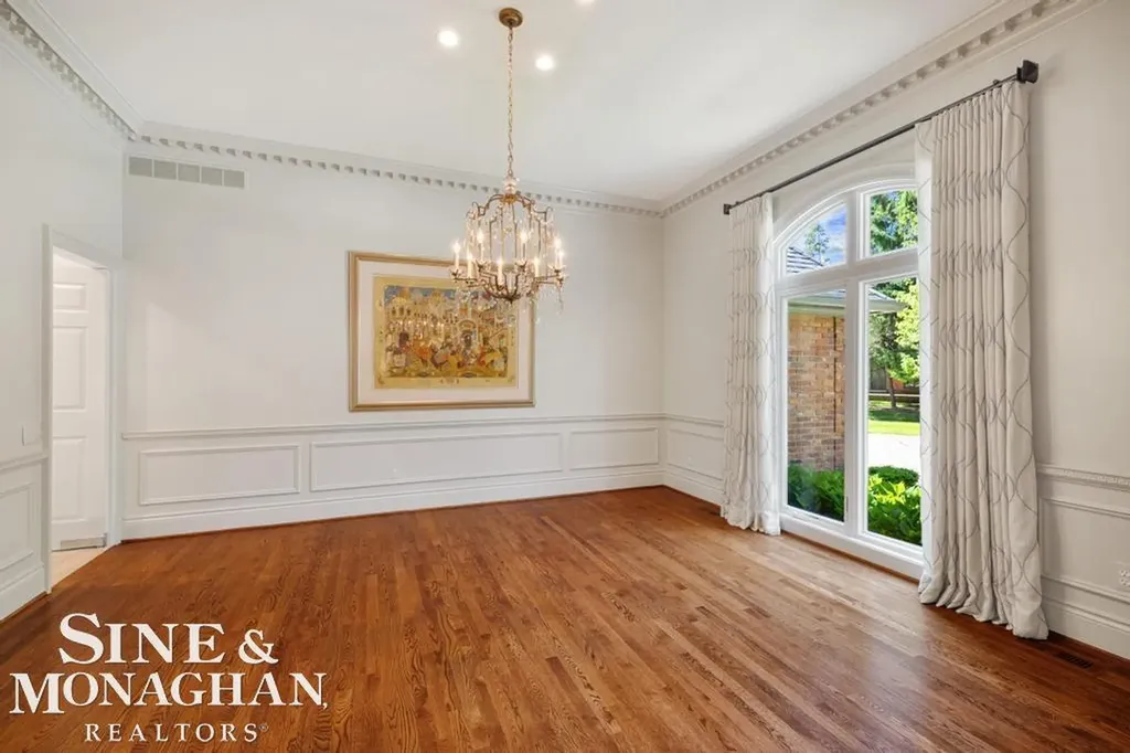 22 Windemere Place Grosse Pointe Farms City MI 48236
