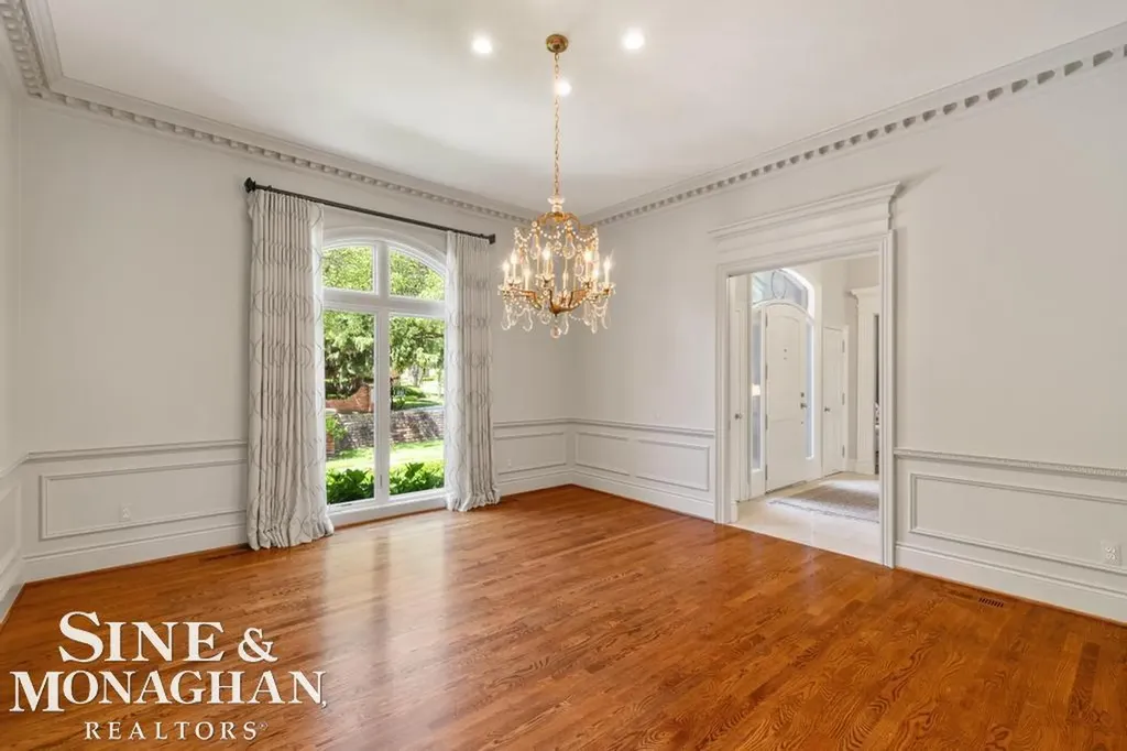 22 Windemere Place Grosse Pointe Farms City MI 48236