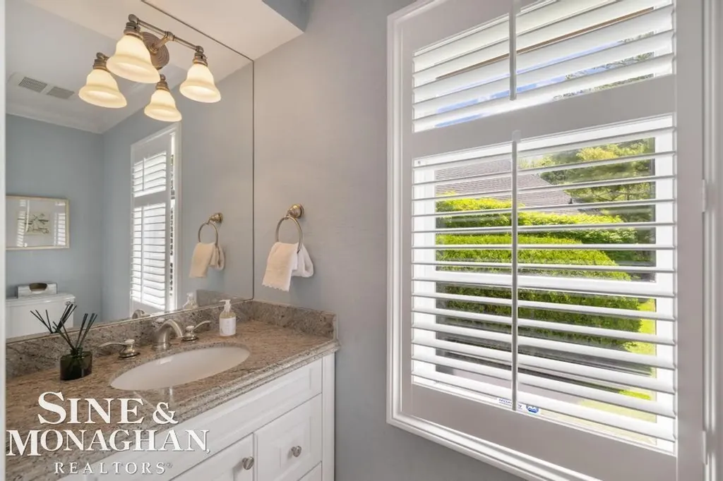 22 Windemere Place Grosse Pointe Farms City MI 48236