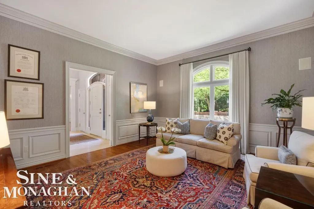 22 Windemere Place Grosse Pointe Farms City MI 48236