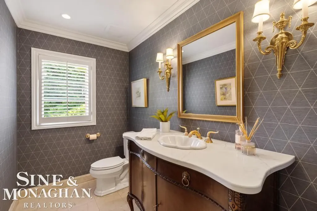 22 Windemere Place Grosse Pointe Farms City MI 48236