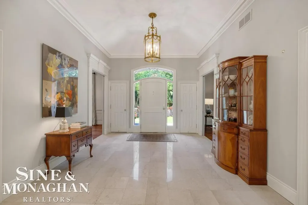22 Windemere Place Grosse Pointe Farms City MI 48236