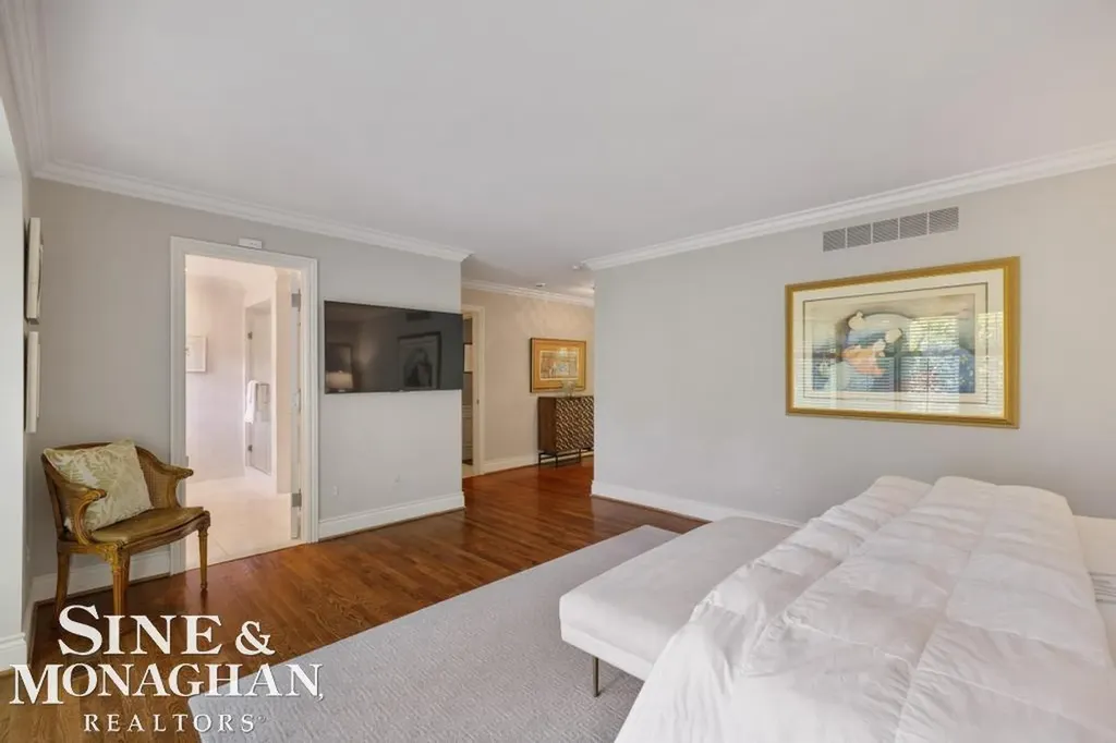 22 Windemere Place Grosse Pointe Farms City MI 48236