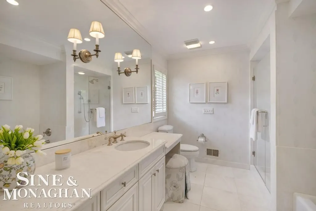 22 Windemere Place Grosse Pointe Farms City MI 48236