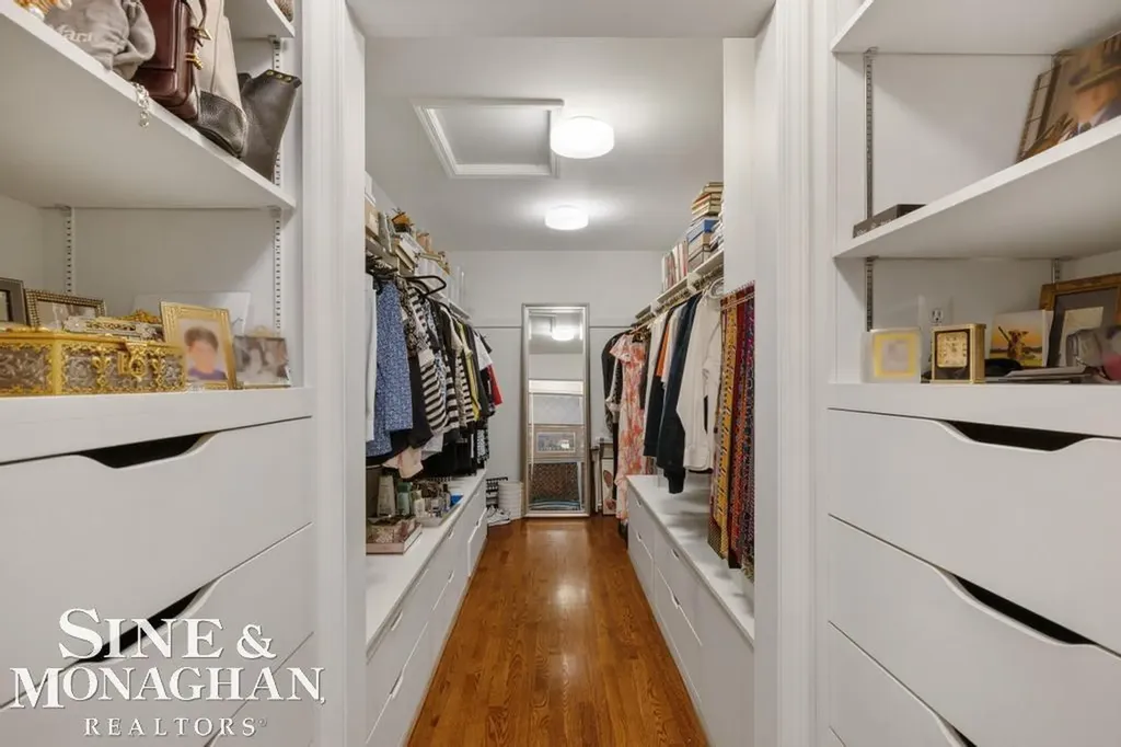 22 Windemere Place Grosse Pointe Farms City MI 48236