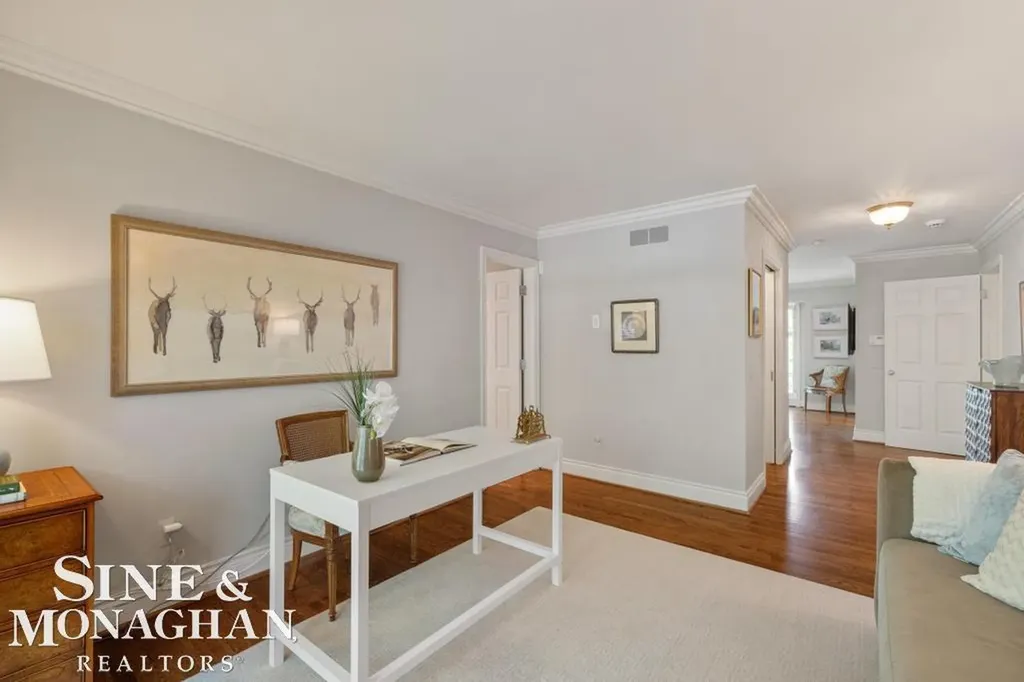 22 Windemere Place Grosse Pointe Farms City MI 48236