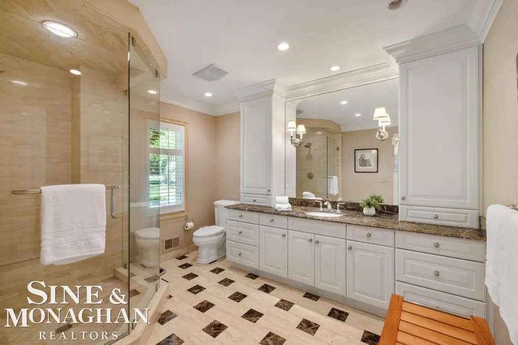22 Windemere Place Grosse Pointe Farms City MI 48236