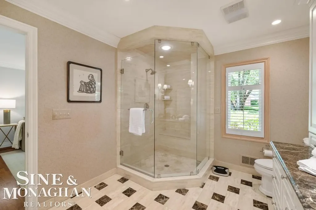 22 Windemere Place Grosse Pointe Farms City MI 48236