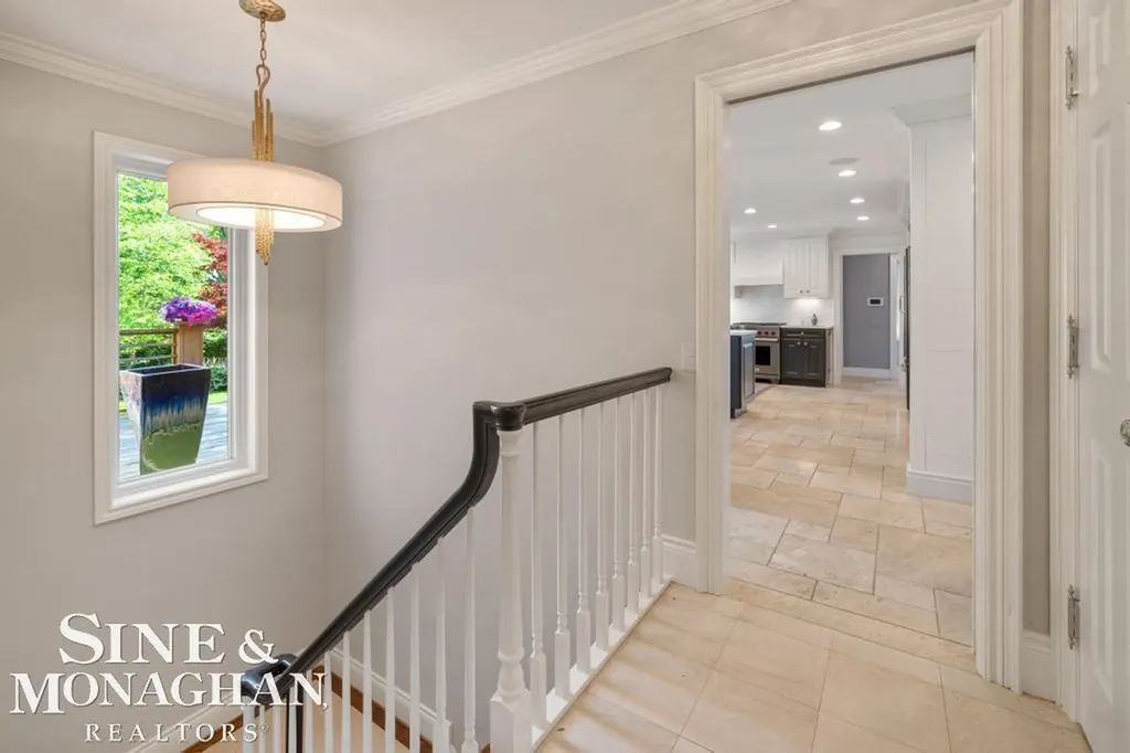 22 Windemere Place Grosse Pointe Farms City MI 48236