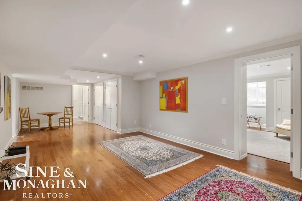 22 Windemere Place Grosse Pointe Farms City MI 48236
