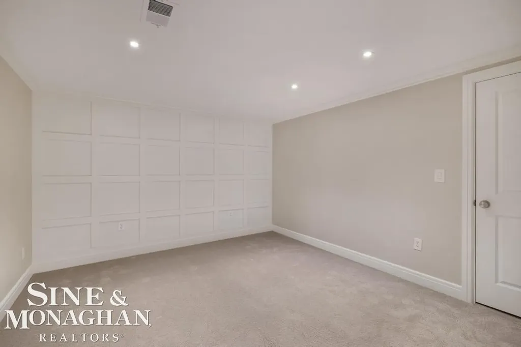 22 Windemere Place Grosse Pointe Farms City MI 48236