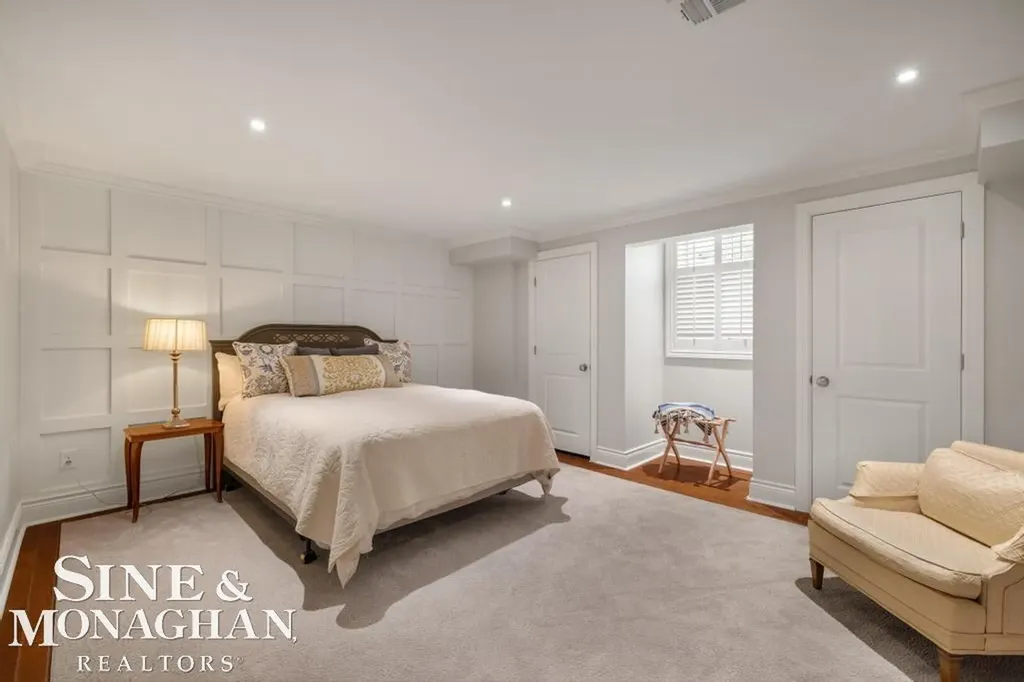 22 Windemere Place Grosse Pointe Farms City MI 48236