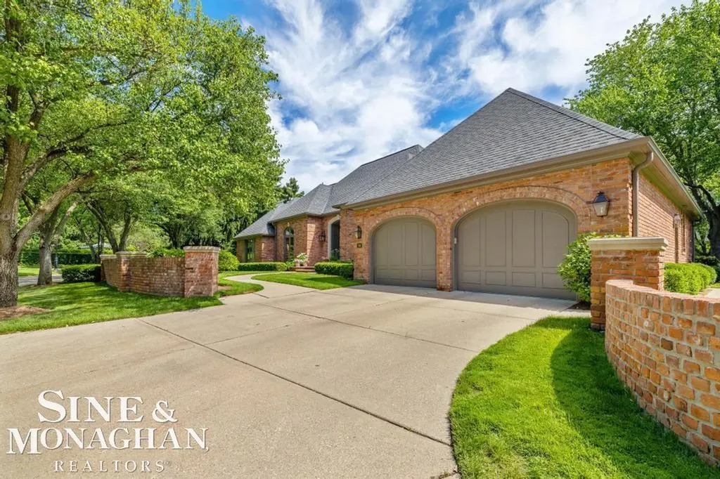 22 Windemere Place Grosse Pointe Farms City MI 48236