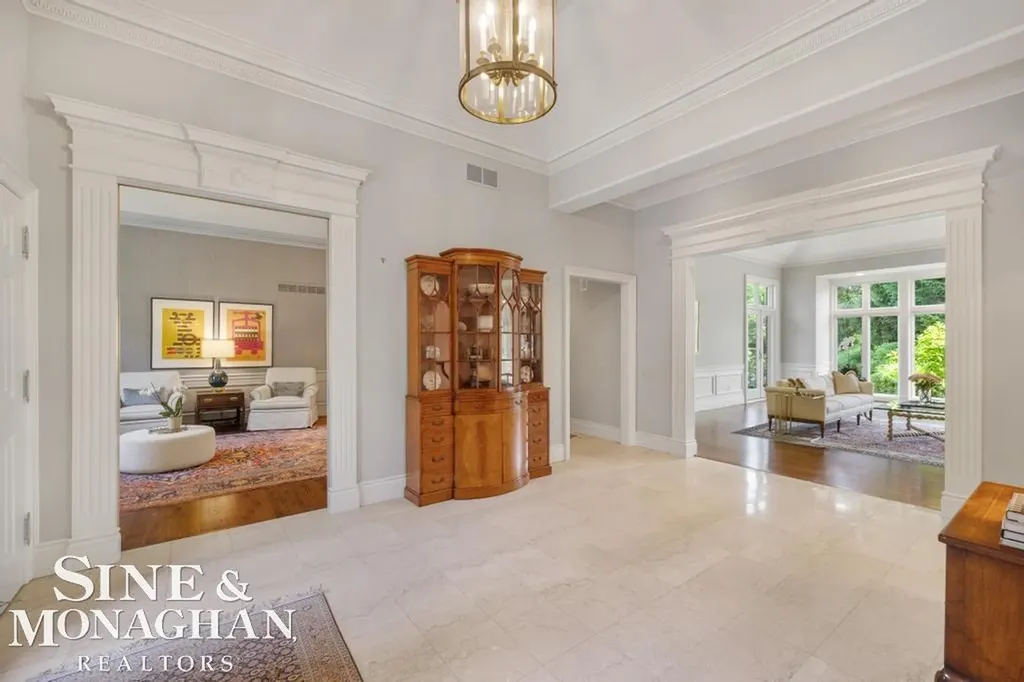 22 Windemere Place Grosse Pointe Farms City MI 48236