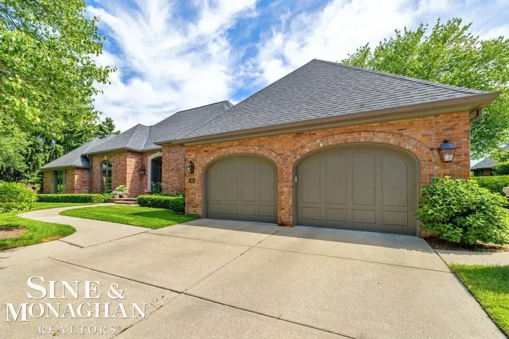 22 Windemere Place Grosse Pointe Farms City MI 48236