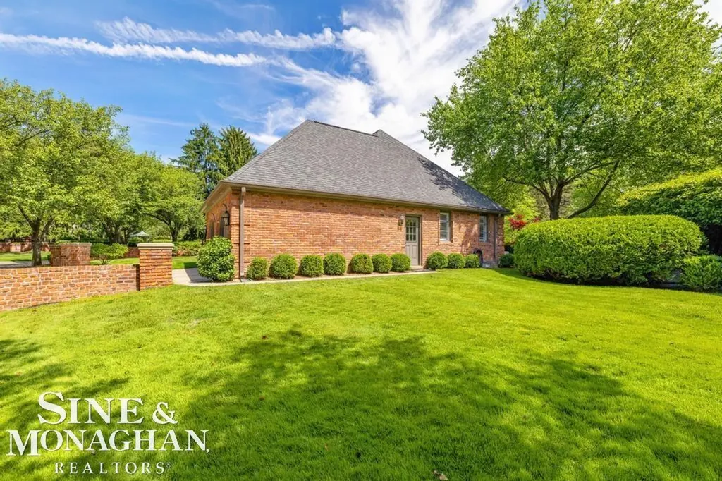 22 Windemere Place Grosse Pointe Farms City MI 48236