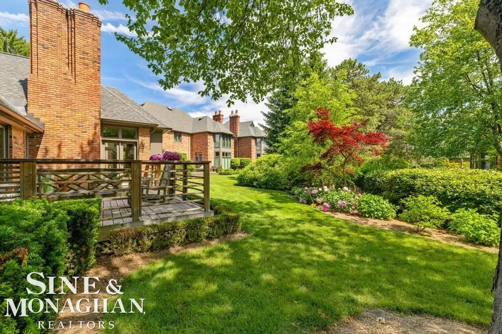 22 Windemere Place Grosse Pointe Farms City MI 48236