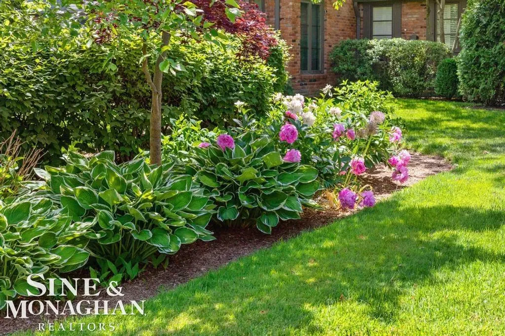 22 Windemere Place Grosse Pointe Farms City MI 48236