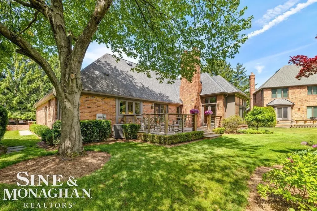 22 Windemere Place Grosse Pointe Farms City MI 48236