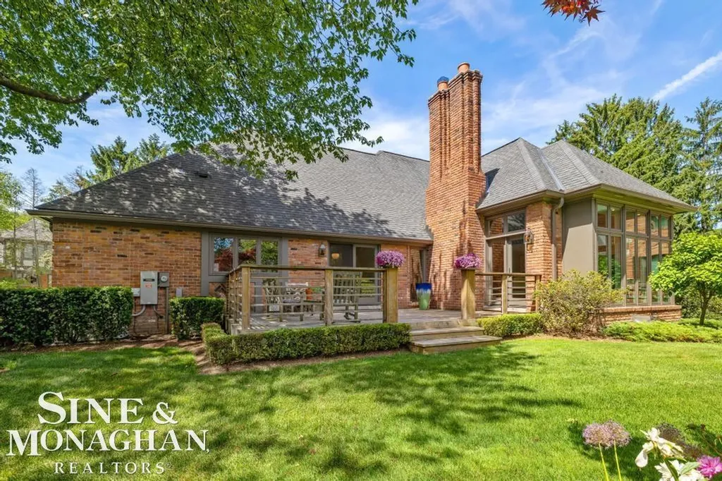 22 Windemere Place Grosse Pointe Farms City MI 48236