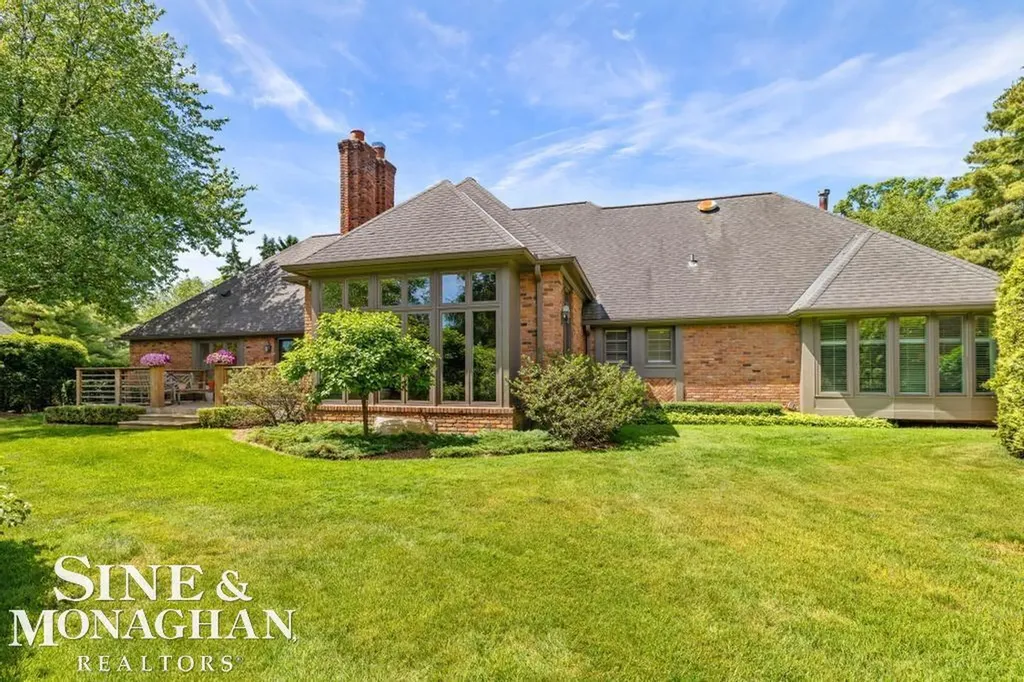 22 Windemere Place Grosse Pointe Farms City MI 48236