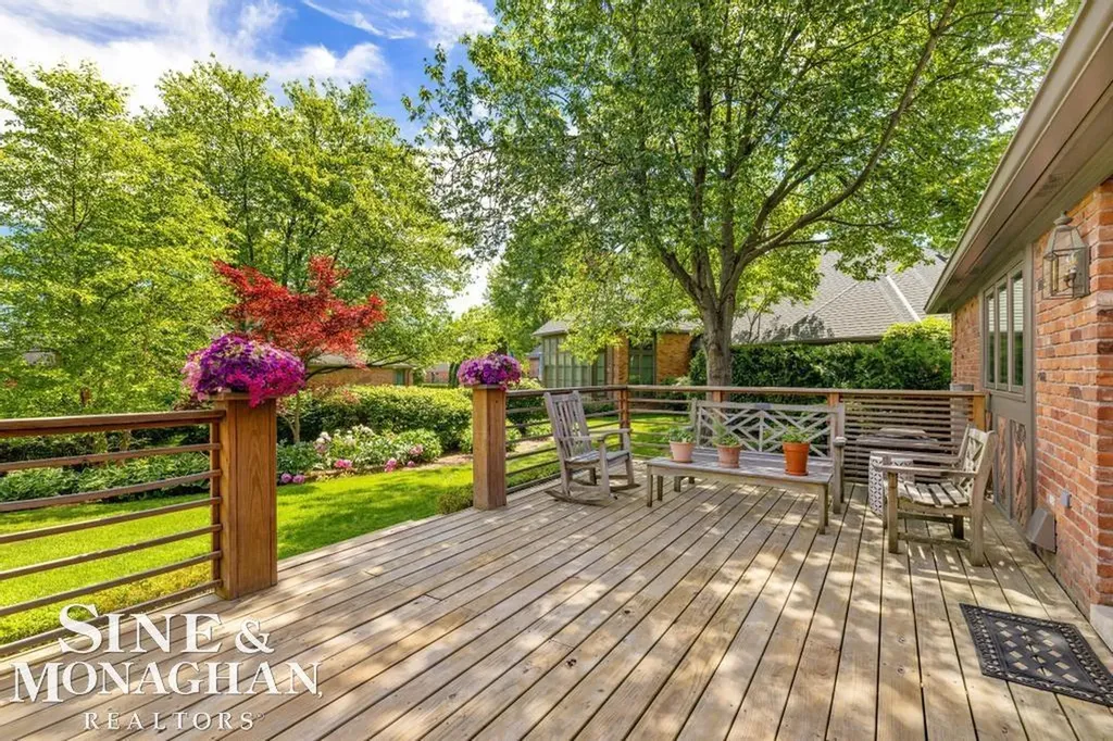 22 Windemere Place Grosse Pointe Farms City MI 48236