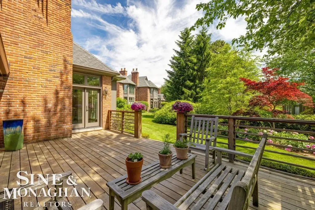 22 Windemere Place Grosse Pointe Farms City MI 48236