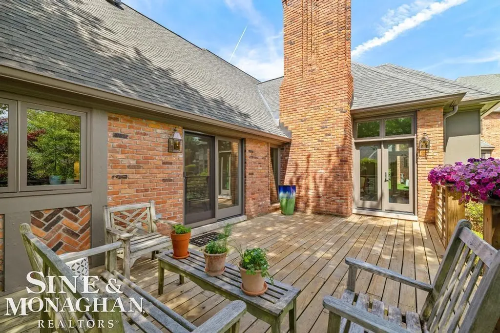 22 Windemere Place Grosse Pointe Farms City MI 48236