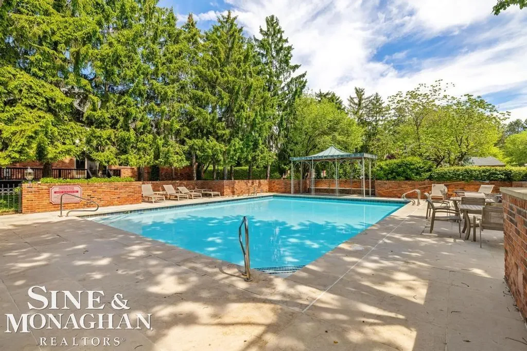 22 Windemere Place Grosse Pointe Farms City MI 48236