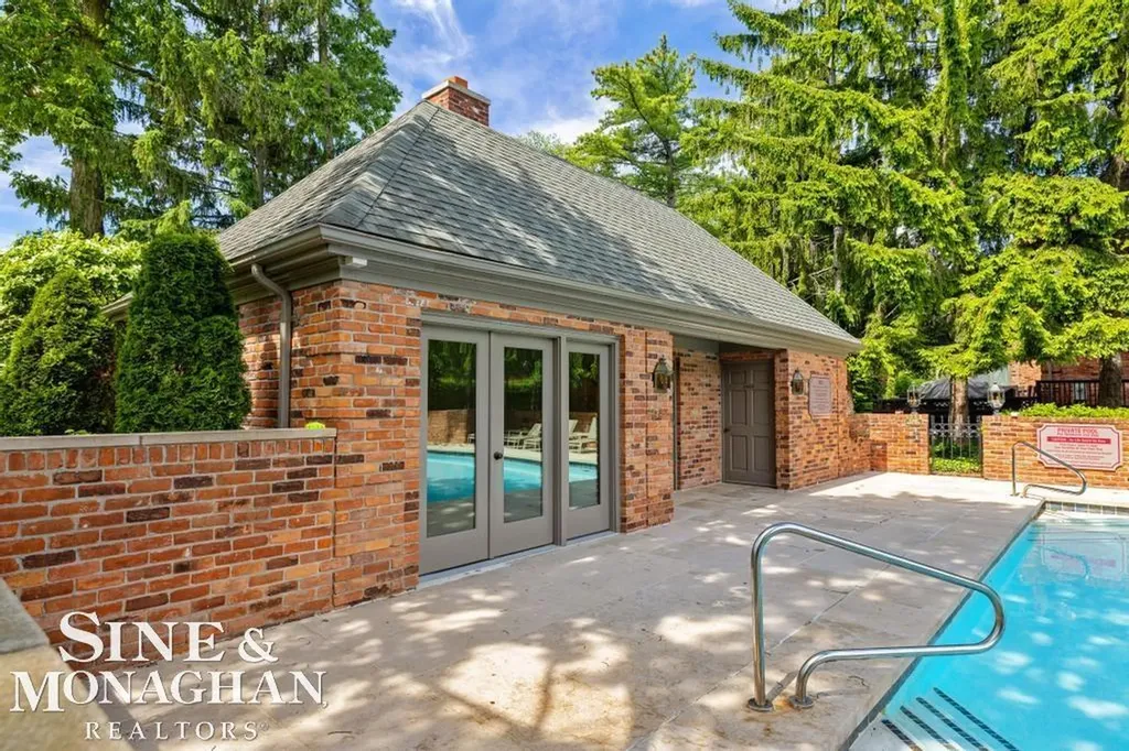 22 Windemere Place Grosse Pointe Farms City MI 48236