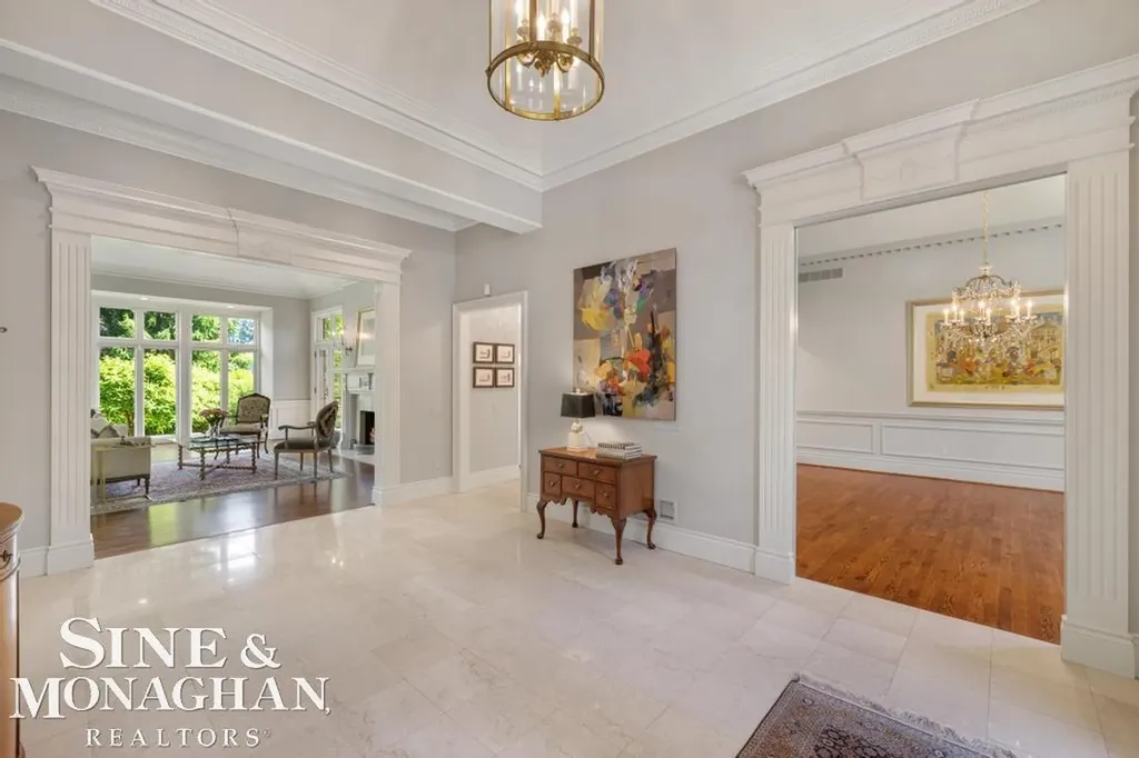 22 Windemere Place Grosse Pointe Farms City MI 48236