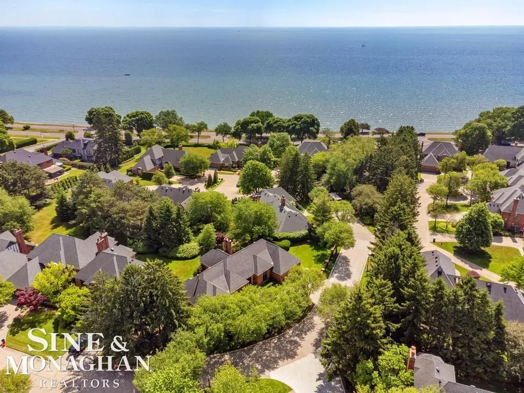 22 Windemere Place Grosse Pointe Farms City MI 48236